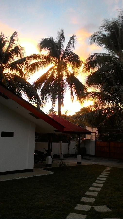 Bamboo Beachhouse Dormitory Garcia Hernandez Exterior foto