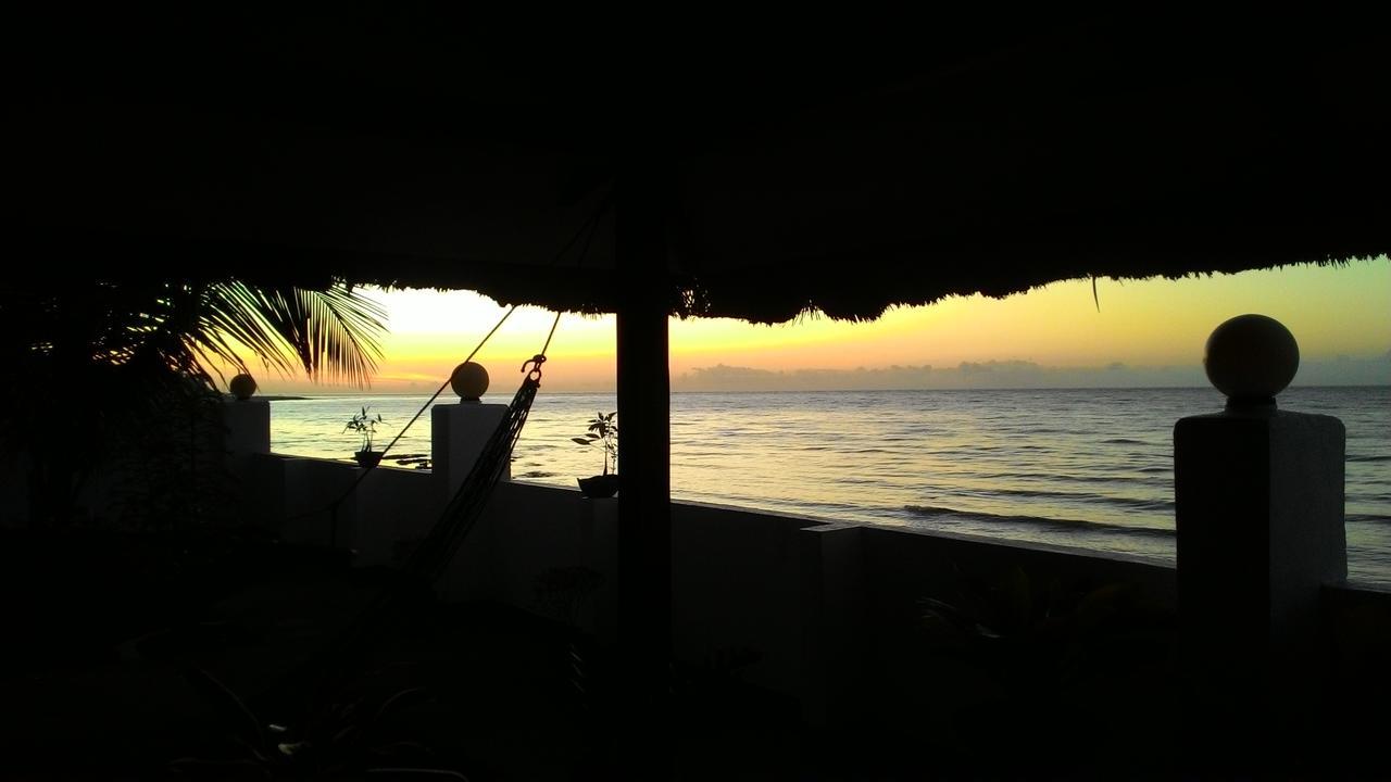 Bamboo Beachhouse Dormitory Garcia Hernandez Exterior foto