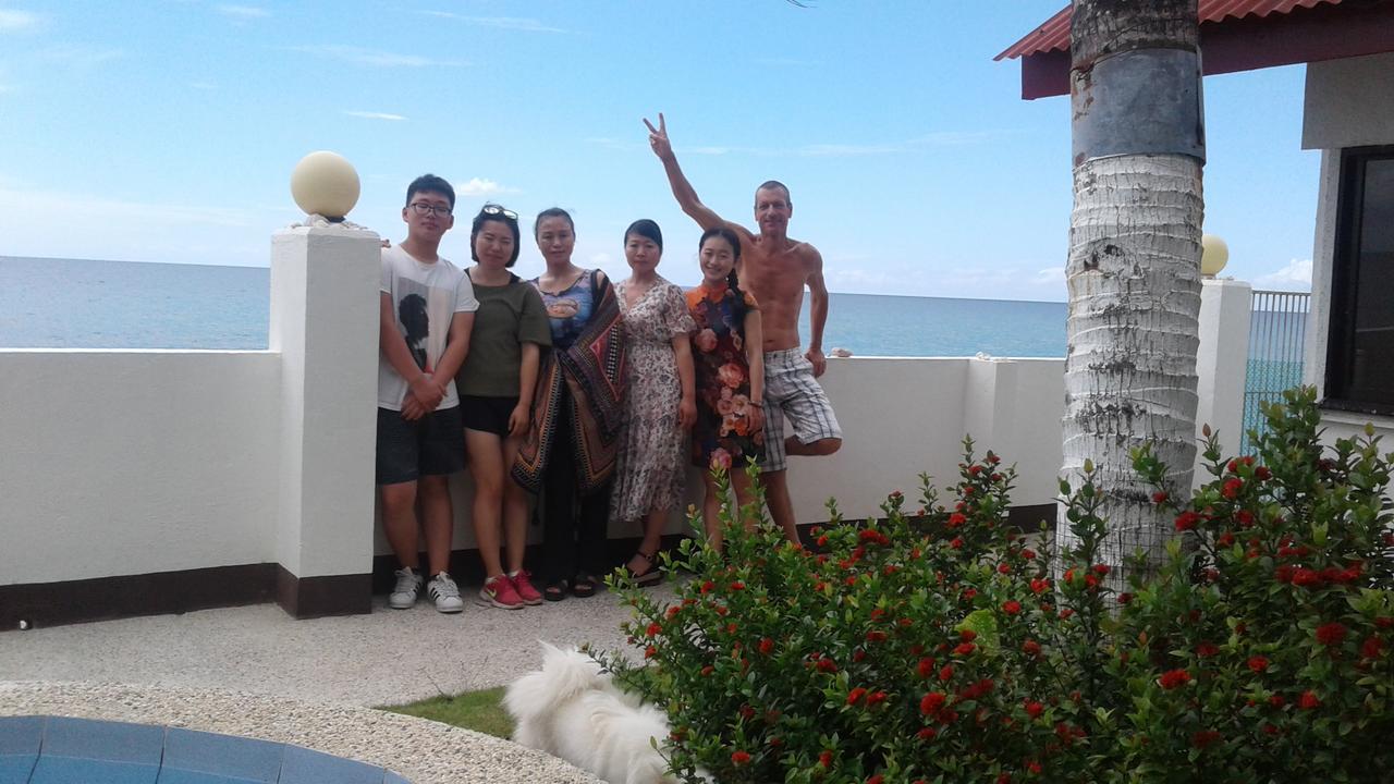 Bamboo Beachhouse Dormitory Garcia Hernandez Exterior foto